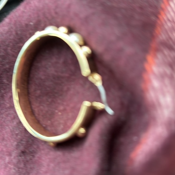 Anne Klein pearl chunky gold  love hoop earrings new - Picture 7 of 7